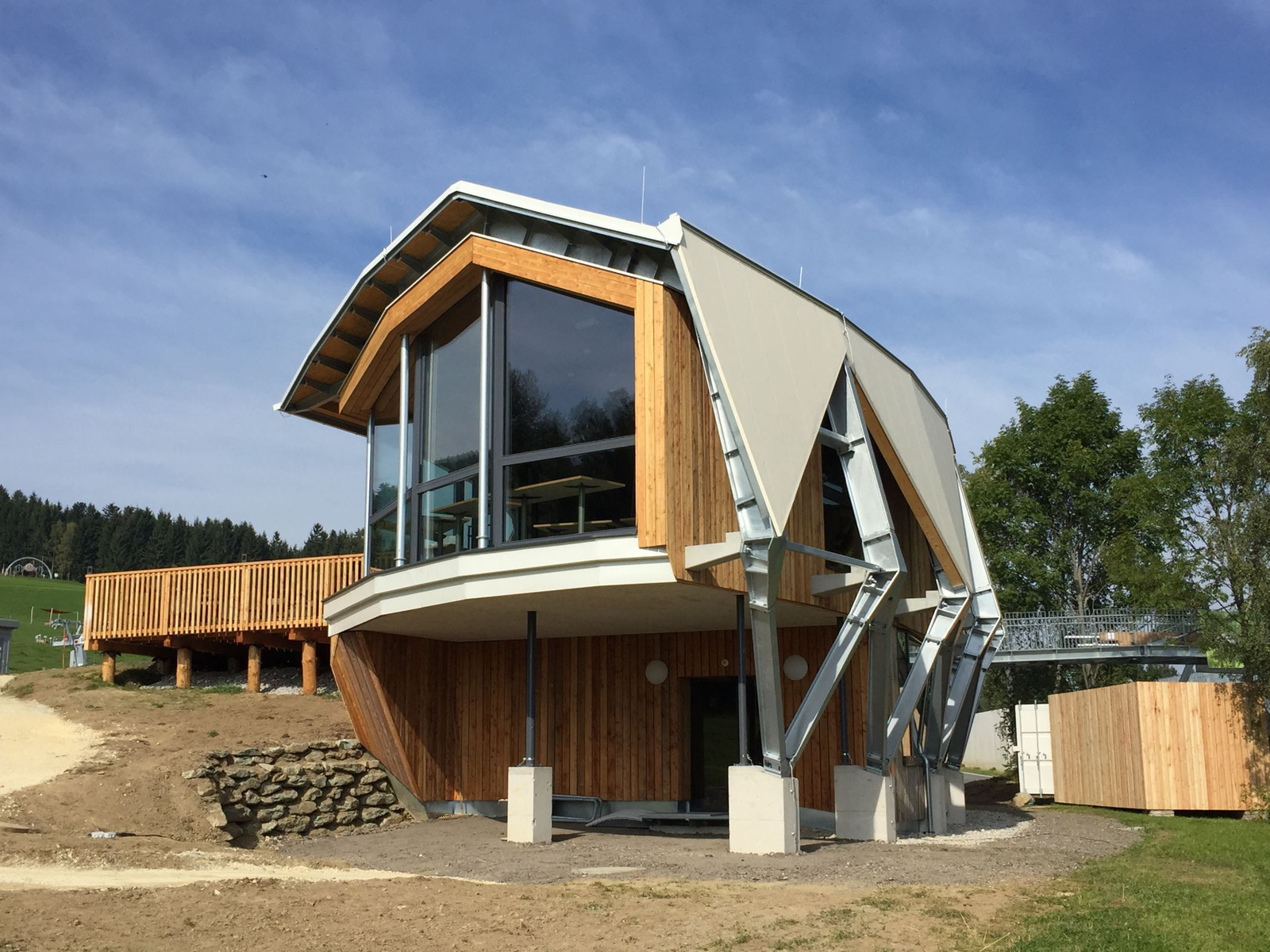 außergewöhnliche Dachkonstruktion der Spenglerei & Dachdeckerei Christian Krammer